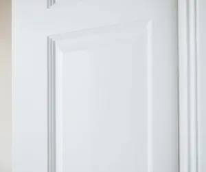 Malowanie drzwi wewnętrznych na biało jaka farba